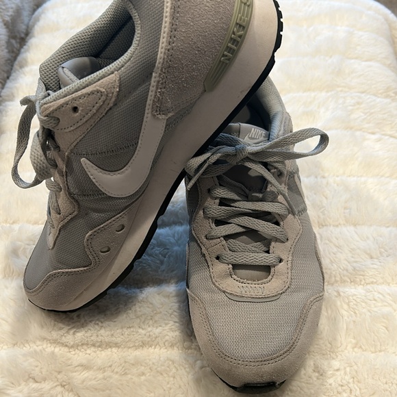 Nike Venture Runner shoe - Picture 8 of 8